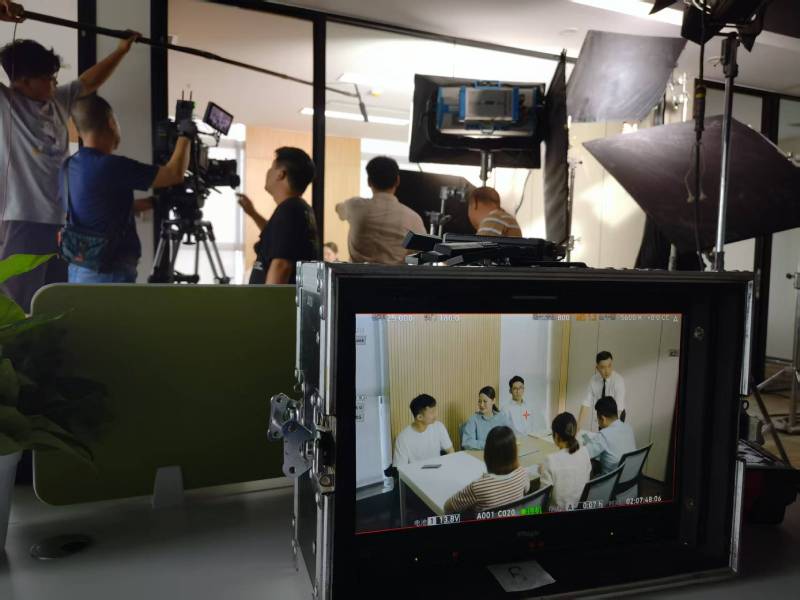 海林市TVC拍摄公司：科技产品视觉化大师，诠释未来感与功能美学